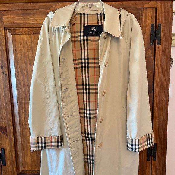 BURBERRY Vintage Raincoat w/Hood - Picture 1 of 15